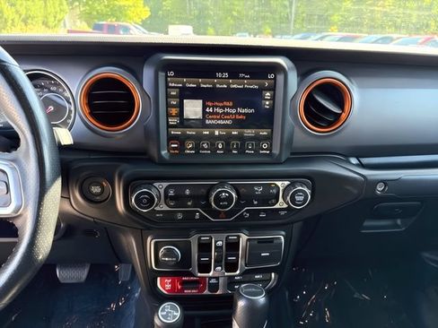 Used 2020 Jeep Gladiator Mojave AWD/4WD image 25