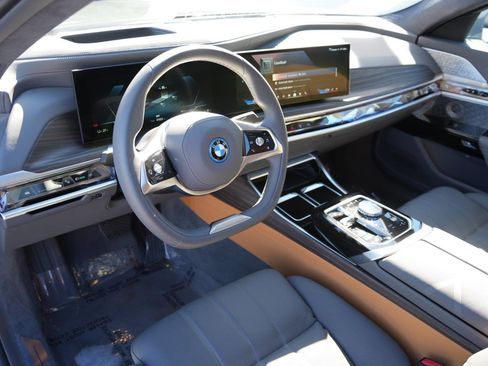 Used 2025 BMW i7 xDrive60 w/ Executive Package image 8