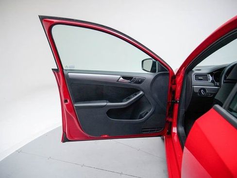 Used 2017 Volkswagen Jetta Sport image 22