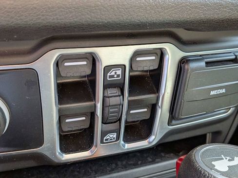 Used 2025 Jeep Wrangler Unlimited Sport AWD/4WD image 20
