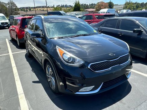 Used 2017 Kia Niro Touring FWD image 2
