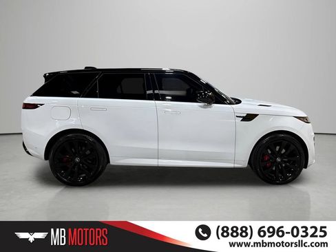 Used 2025 Land Rover Range Rover Sport Dynamic SE AWD/4WD image 4