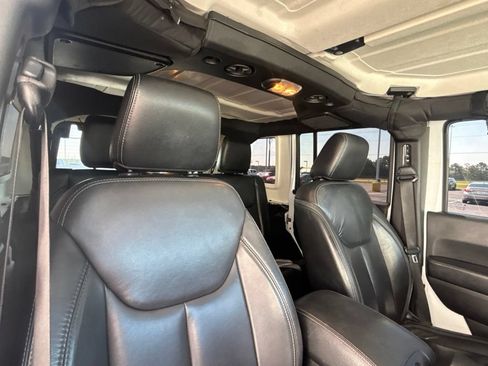Used 2018 Jeep Wrangler Unlimited Sahara AWD/4WD image 13
