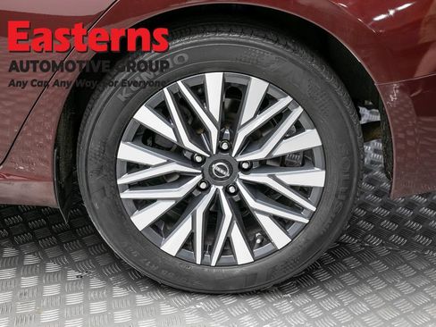 Used 2024 Nissan Altima 2.5 SV FWD image 8