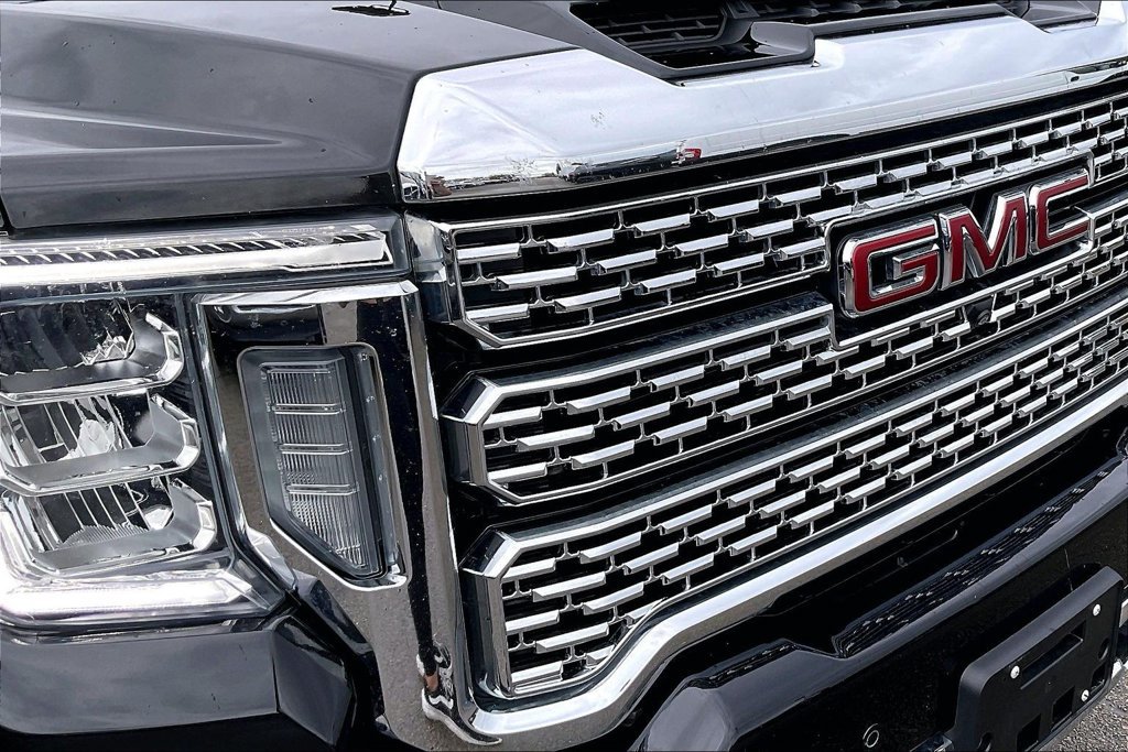 Used 2023 GMC Sierra 2500 Denali w/ Denali Black Diamond Edition AWD/4WD image 30