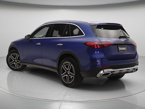 New 2026 Mercedes-Benz GLC 300 image 2
