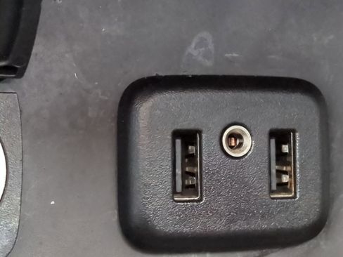 Used 2018 GMC Acadia SLE image 32