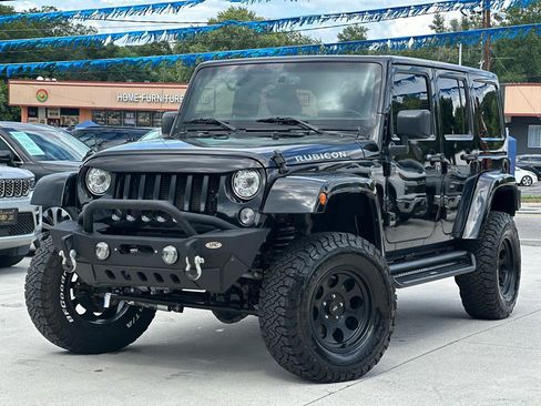 Used 2017 Jeep Wrangler Unlimited Rubicon w/ Connectivity Group AWD/4WD image 3