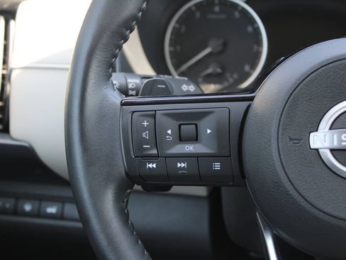 Used 2022 Nissan Pathfinder SL AWD/4WD image 16