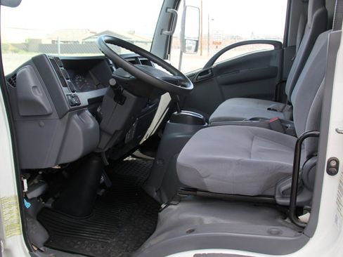Used 2018 Isuzu NPR RWD image 12