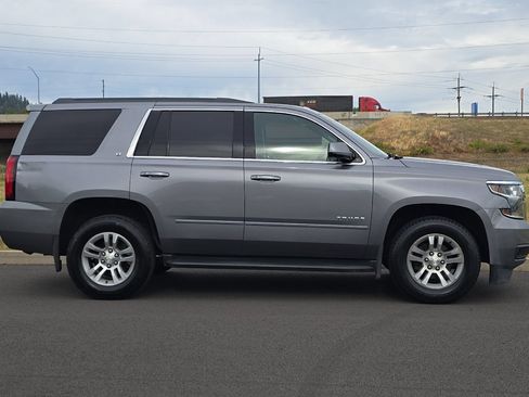 Used 2019 Chevrolet Tahoe LT w/ Luxury Package AWD/4WD image 2