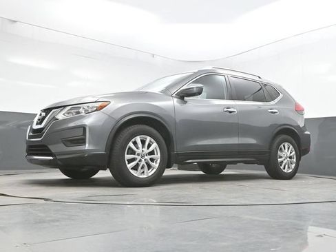 Used 2017 Nissan Rogue SV w/ SV Premium Package AWD/4WD image 35
