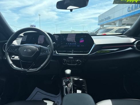 Used 2025 Chevrolet Trax RS w/ Sunroof Package FWD image 24