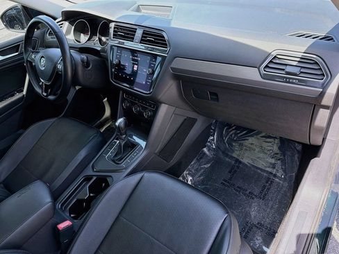 Used 2019 Volkswagen Tiguan SE w/ Panoramic Sunroof Package FWD image 12