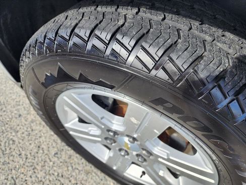 Used 2012 Chevrolet Traverse LT image 39