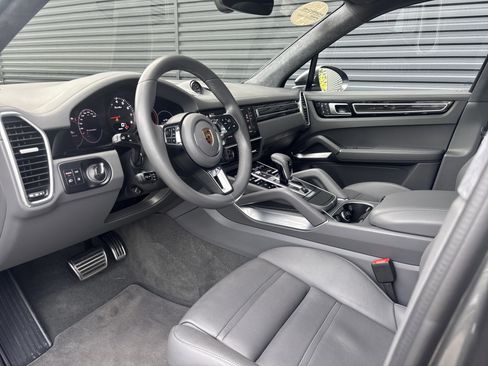 Certified 2022 Porsche Cayenne Turbo AWD/4WD image 12