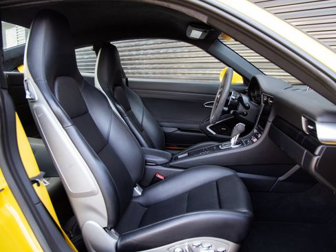 Certified 2017 Porsche 911 Carrera GTS RWD image 21