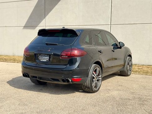 Used 2014 Porsche Cayenne Turbo S image 11