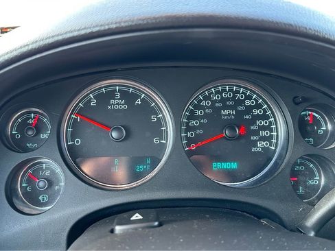 Used 2014 Chevrolet Suburban LTZ image 13