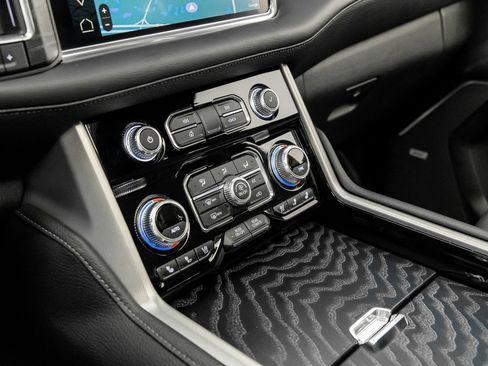 Used 2023 GMC Yukon Denali image 52