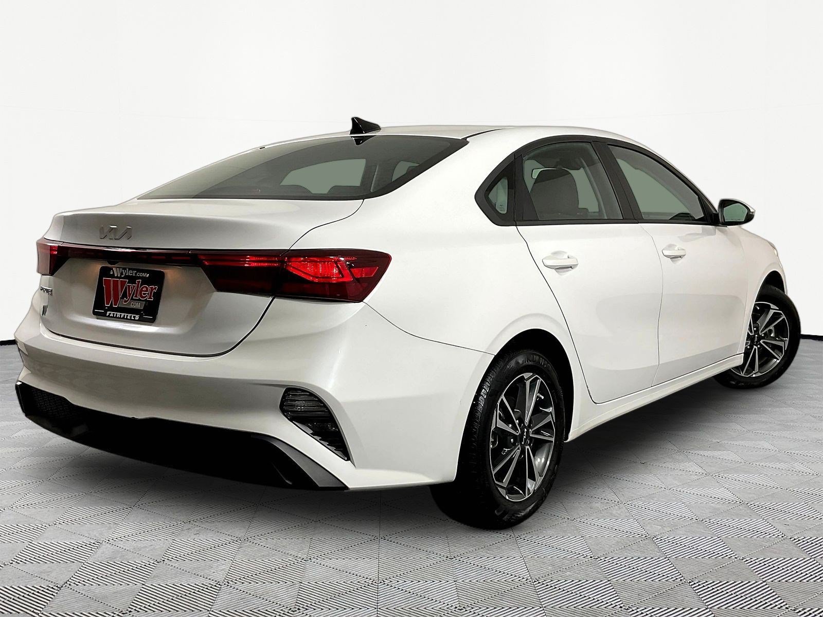 Used 2024 Kia Forte LXS w/ LXS Technology Package FWD image 6