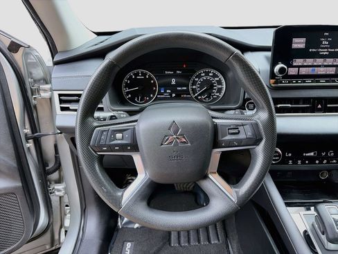 Used 2022 Mitsubishi Outlander ES FWD image 11