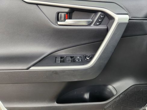 Used 2020 Toyota RAV4 Limited AWD/4WD image 22