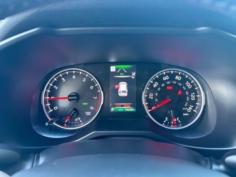 Used 2022 Toyota RAV4 XLE Premium image 18