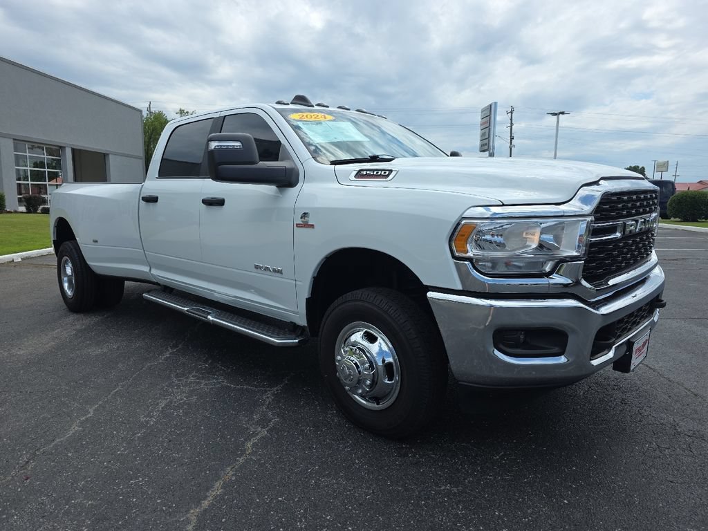 Used 2024 RAM 3500 Big Horn AWD/4WD image 4