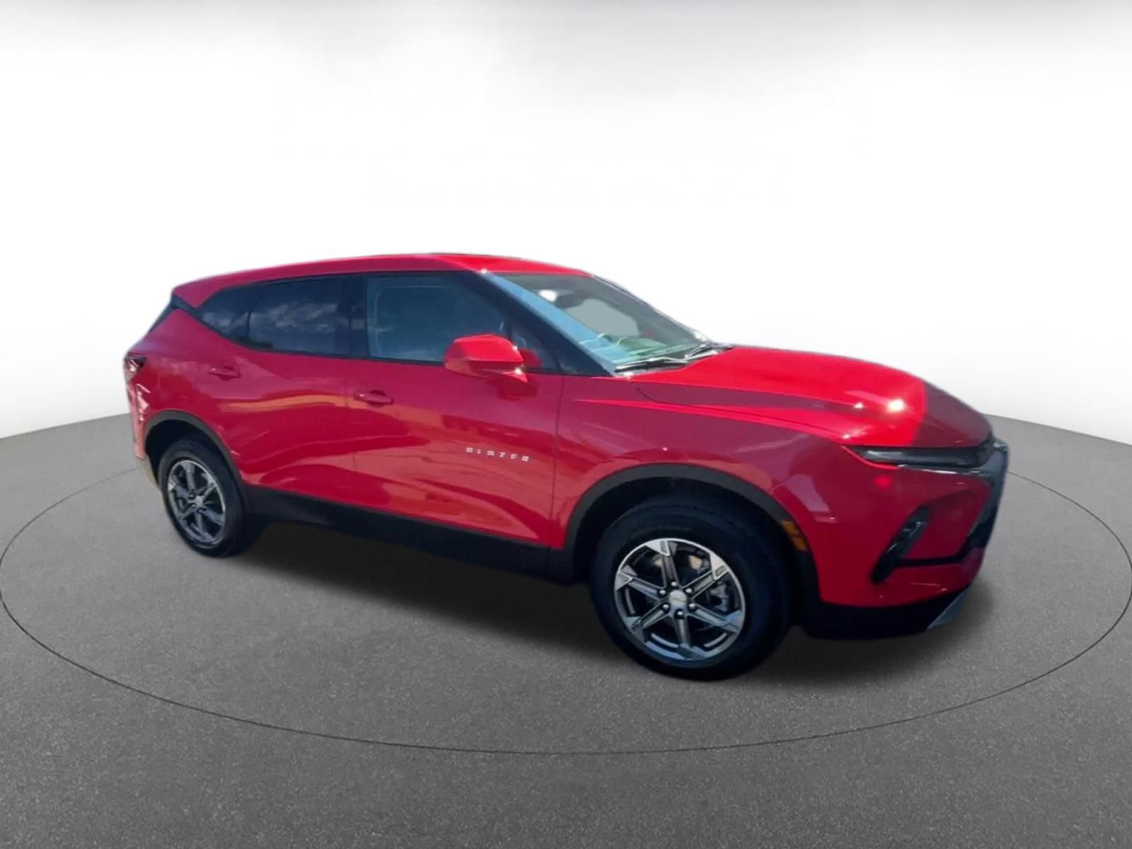 Used 2026 Chevrolet Blazer LT FWD image 2