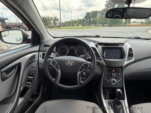 Used 2016 Hyundai Elantra SE w/ Option Group 02 FWD image 18