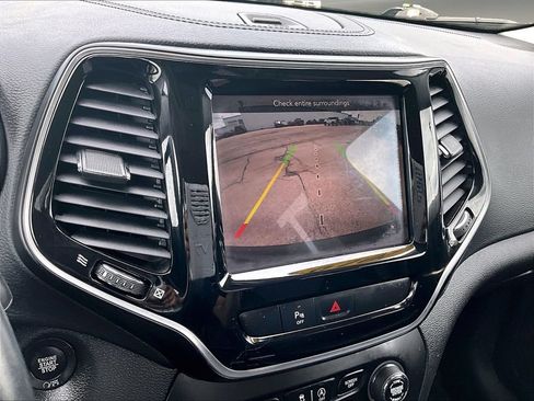 Used 2019 Jeep Cherokee Limited AWD/4WD image 17