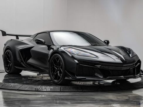Used 2025 Chevrolet Corvette Z06 RWD image 31