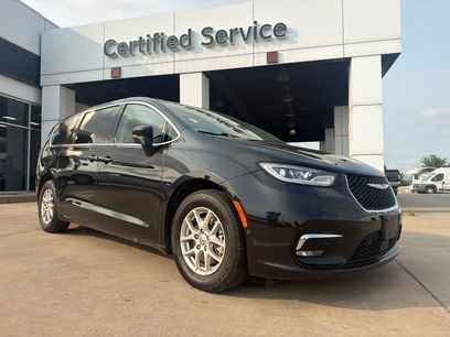 Used 2023 Chrysler Pacifica Touring-L