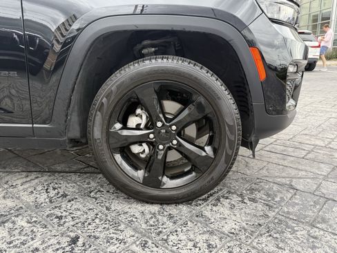 Used 2024 Jeep Grand Cherokee Limited w/ Luxury Tech Group II image 14