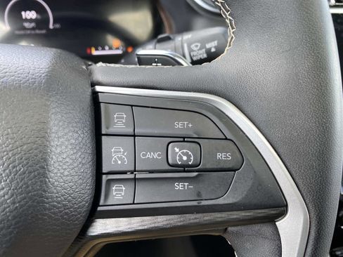 Certified 2023 Jeep Grand Cherokee Laredo X AWD/4WD image 16