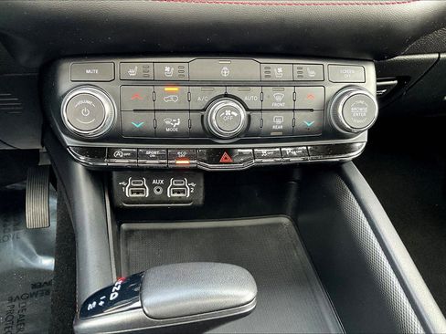 Used 2024 Dodge Durango GT image 32