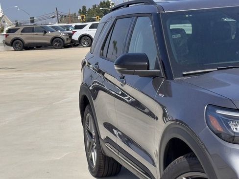 New 2026 Ford Explorer ST-Line w/ ST-Line Street Pack image 5