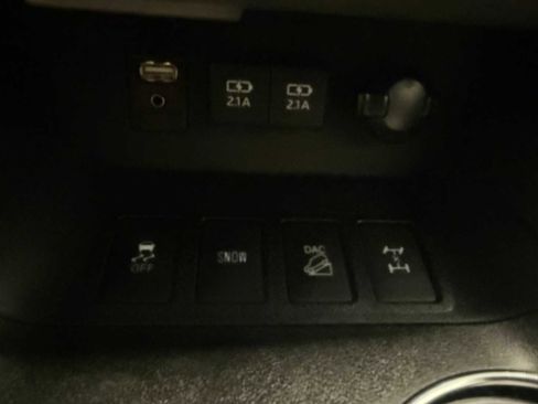 Used 2019 Toyota Highlander LE AWD/4WD image 34