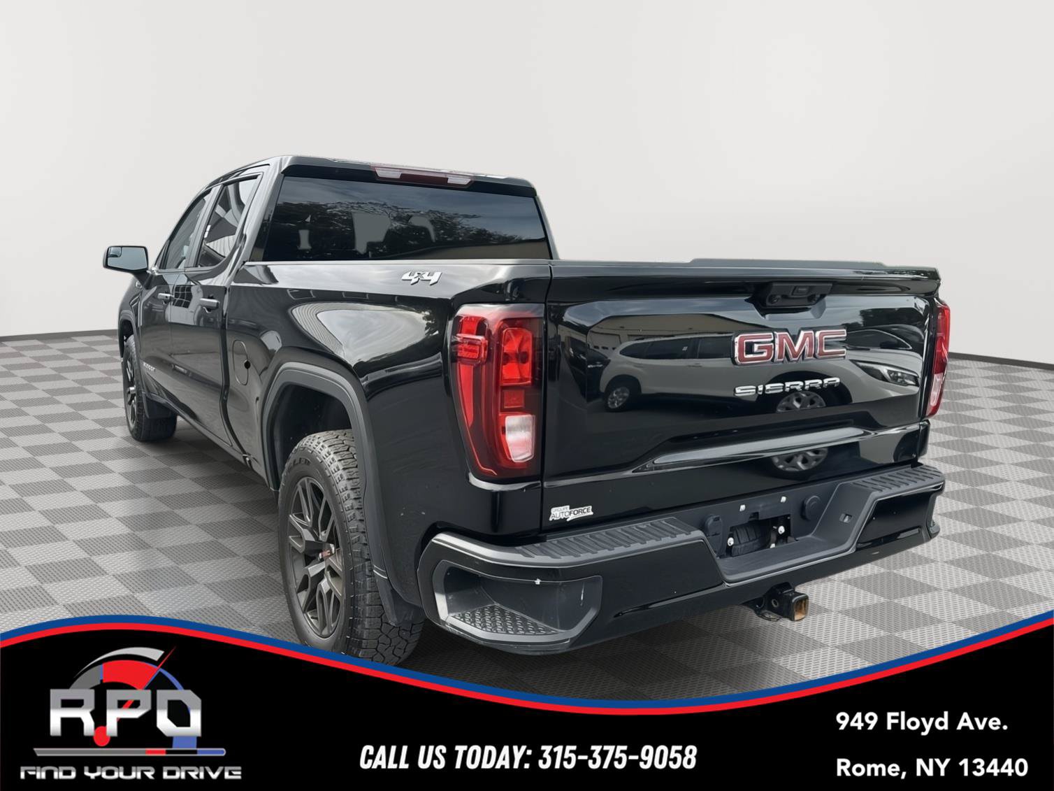 Used 2024 GMC Sierra 1500 Pro w/ Graphite Edition AWD/4WD image 3