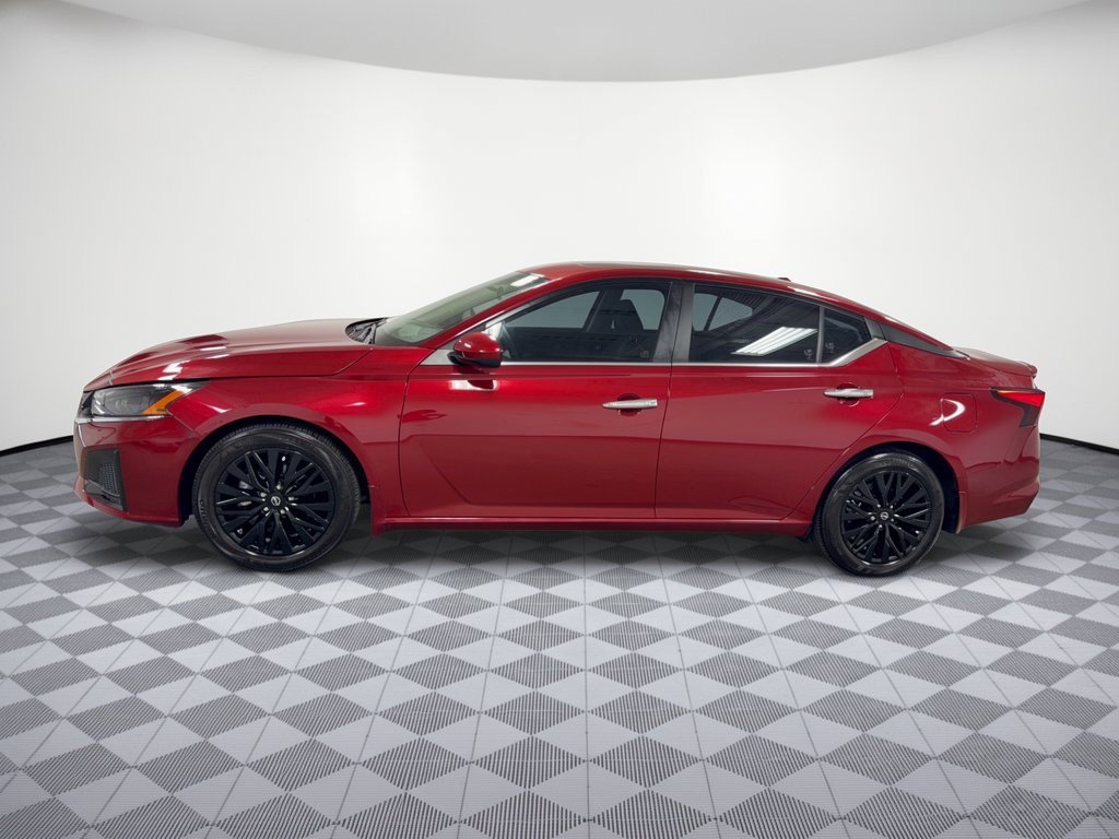Used 2025 Nissan Altima 2.5 SV w/ SV Special Edition Package FWD image 2