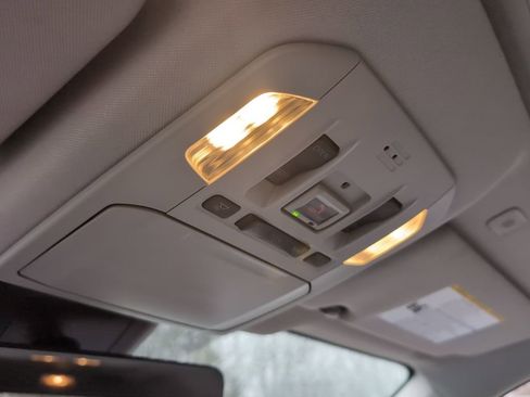 Used 2023 Toyota Highlander XLE image 27