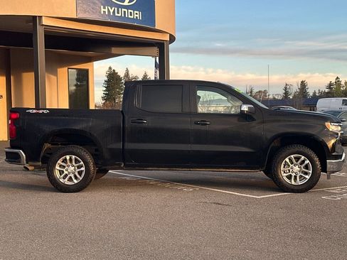 Used 2022 Chevrolet Silverado 1500 LT image 3