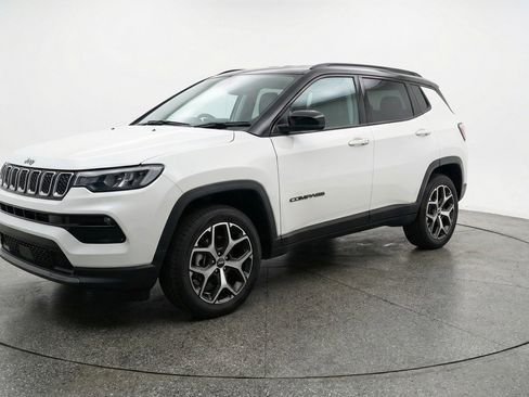 Used 2025 Jeep Compass Limited AWD/4WD image 3