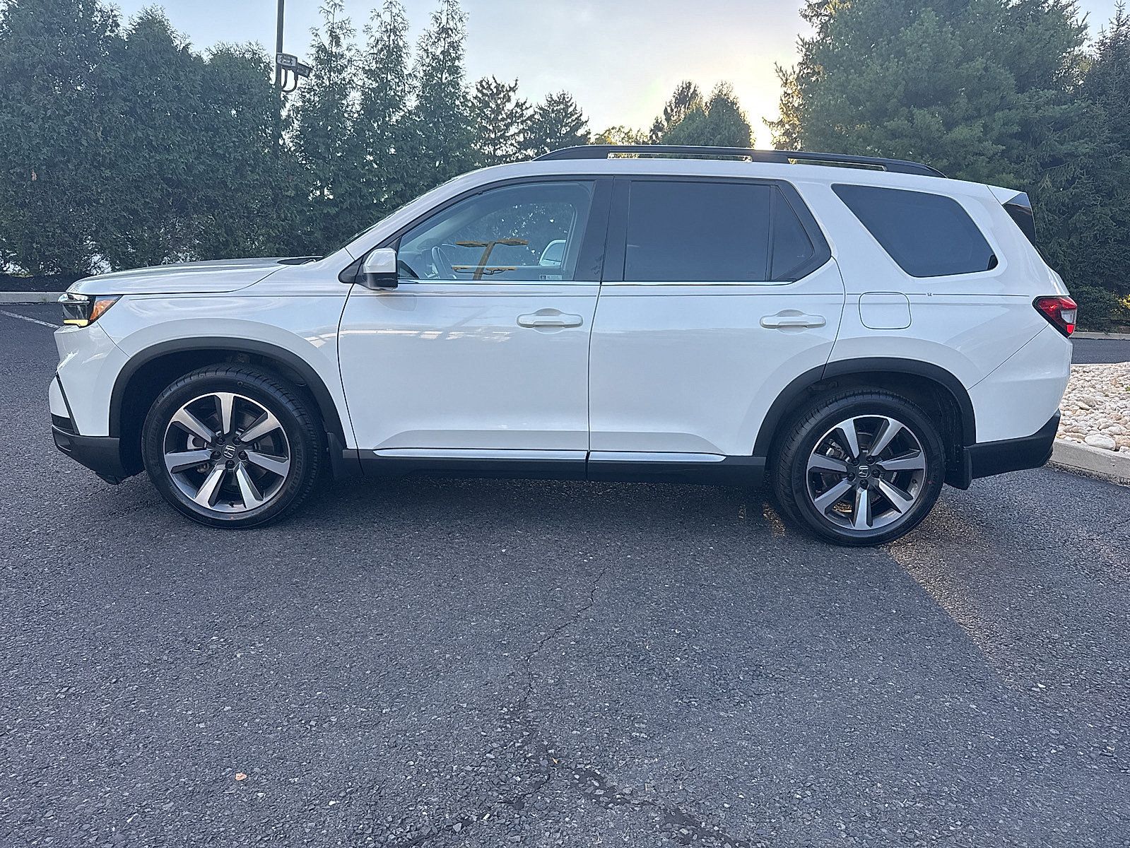 Used 2023 Honda Pilot Elite image 12