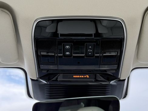 New 2025 Land Rover Range Rover SE image 27