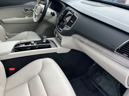 Certified 2023 Volvo XC90 T8 Plus AWD/4WD image 18