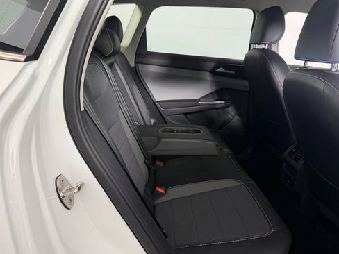 Used 2023 Volkswagen Taos SE w/ Panoramic Sunroof Package FWD image 26