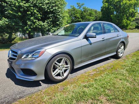 Used 2014 Mercedes-Benz E 350 4MATIC Sedan image 2