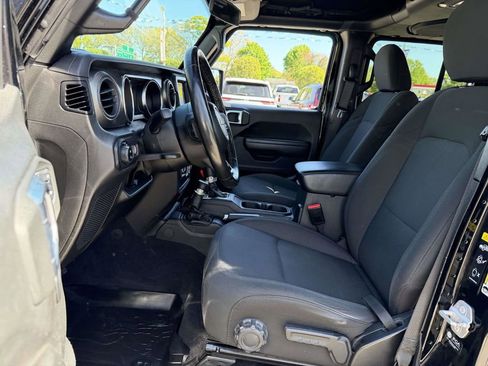 Certified 2022 Jeep Gladiator Sport AWD/4WD image 18
